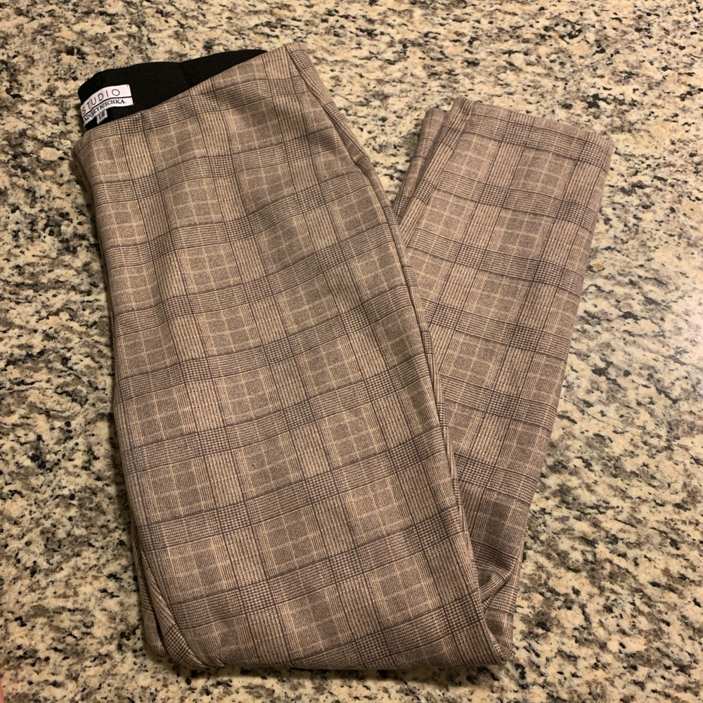Studio Badgley Mischka plaid tan pants